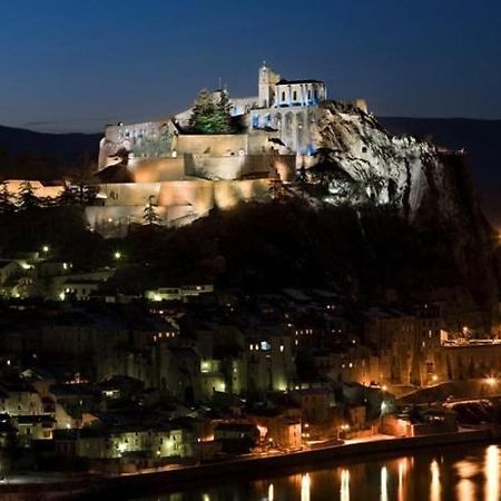 Etxe Laminak Bed & Breakfast Sisteron Ngoại thất bức ảnh