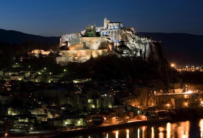 Etxe Laminak Bed & Breakfast Sisteron Ngoại thất bức ảnh
